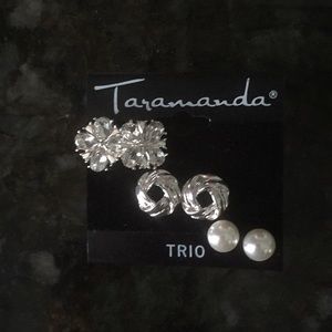 Taramanda earring set